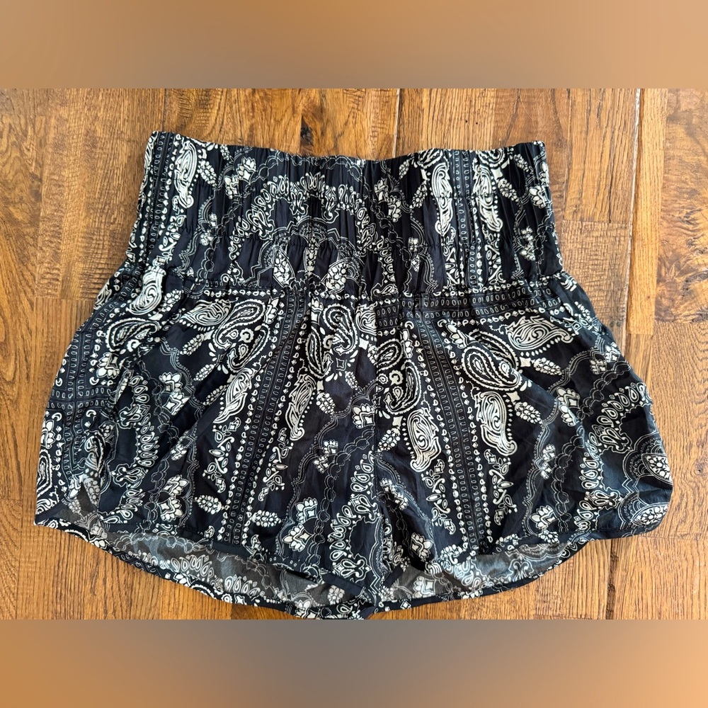 Free People FP Movement The Way Home Black White Bandana Shorts Size M O - Picture 1 of 5